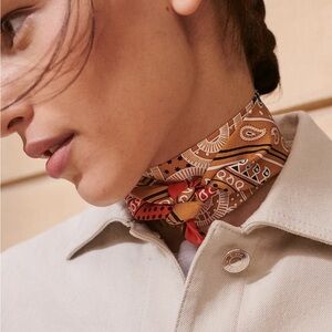 ICONIC LUXURY Silk Ribbon Scarf TAN RED Bandana print with Black detailing EUC